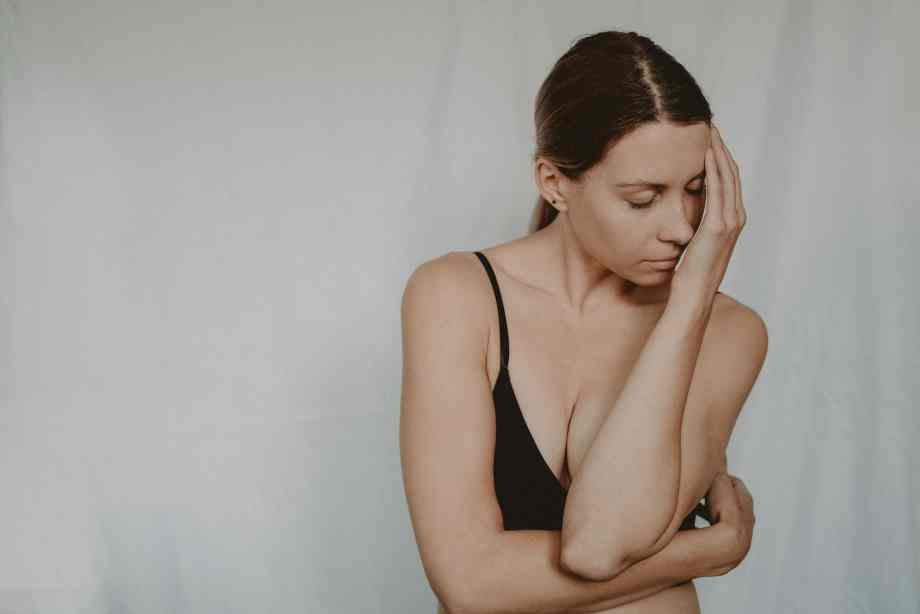 L'angine blanche : symptômes, causes et conseils pour un traitement efficace