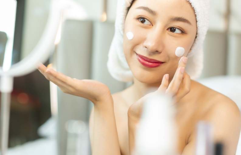 Quel est l’usage recommandé pour ces crèmes solaires naturelles ?