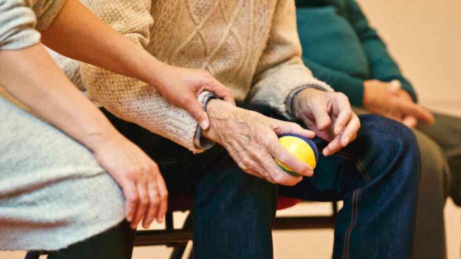Syndrome de la personne raide : espérance de vie et traitements disponibles